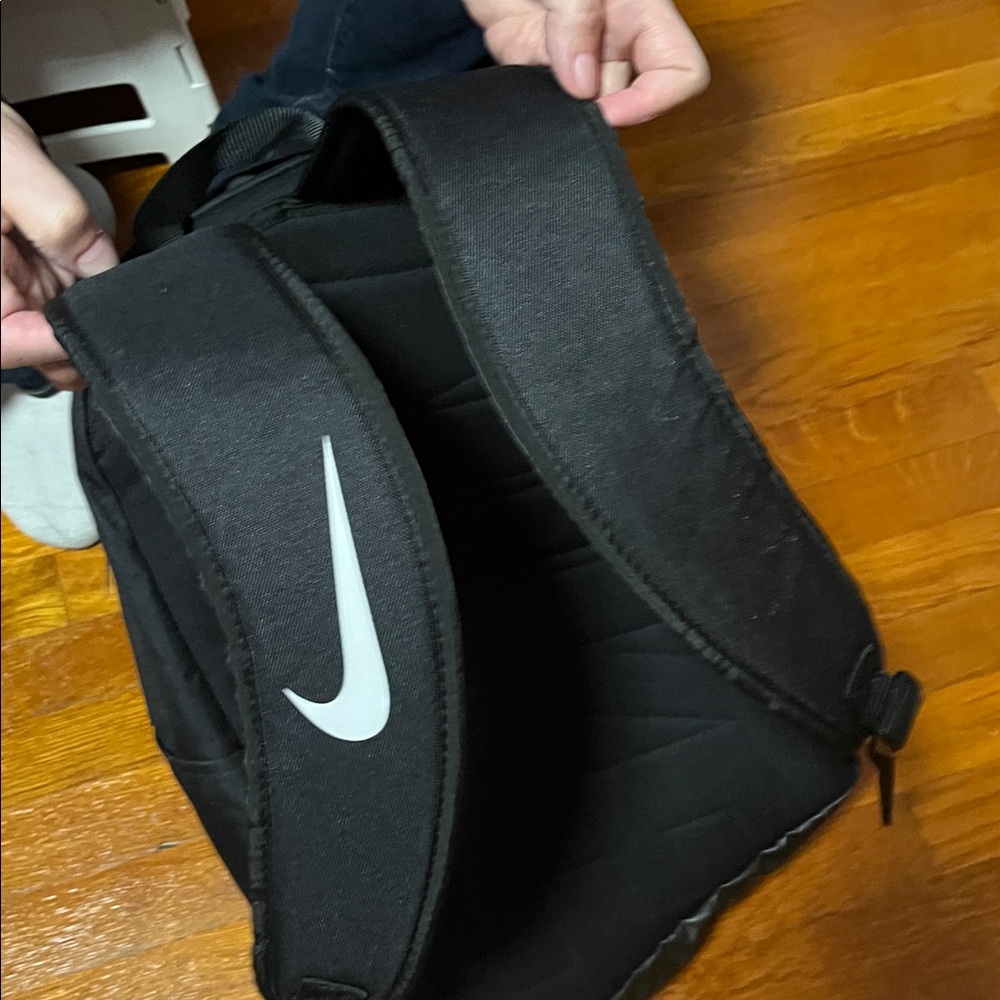 Nike Black and Silver Men's Backpack.  Great straps NWT - Picture 5 of 6